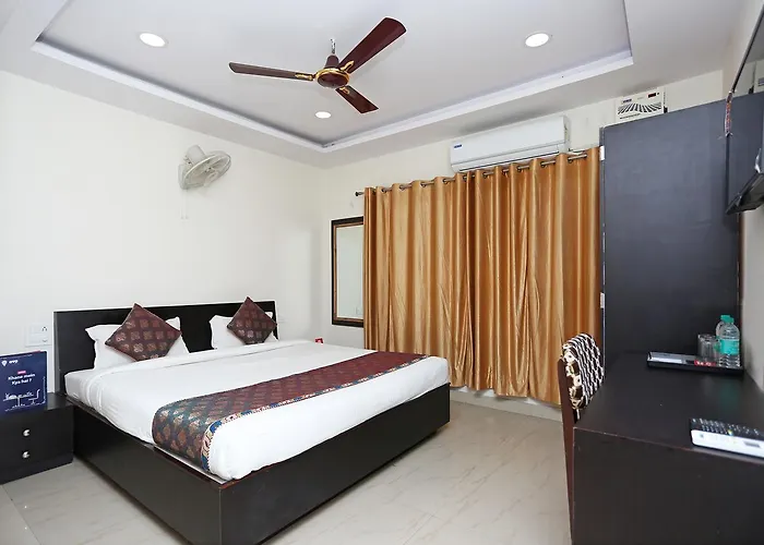 Hotel Sahu Near Kashi Vishwanath Temple Gate