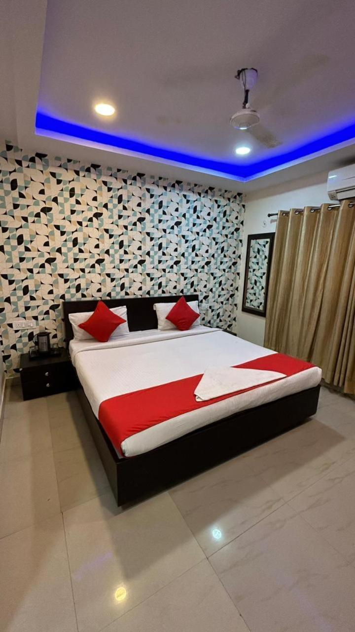 Sahu Near Kashi Vishwanath Temple Gate Hotel 3*