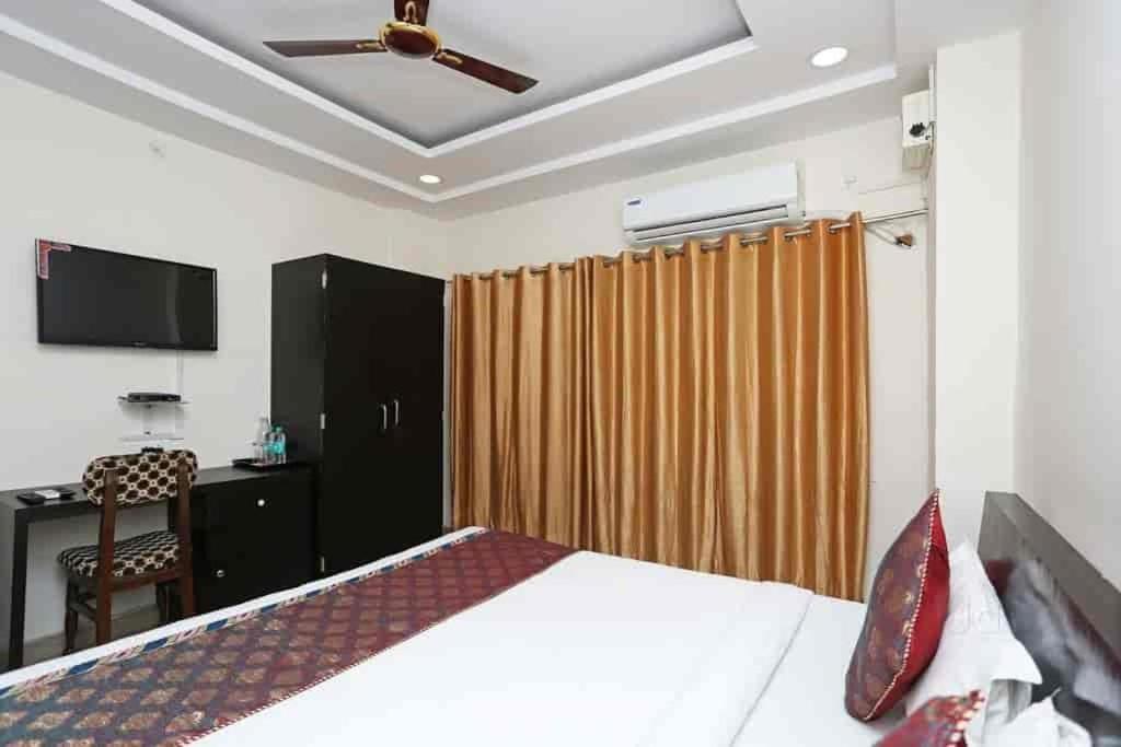 Hotel Sahu Near Kashi Vishwanath Temple Gate Varanasi