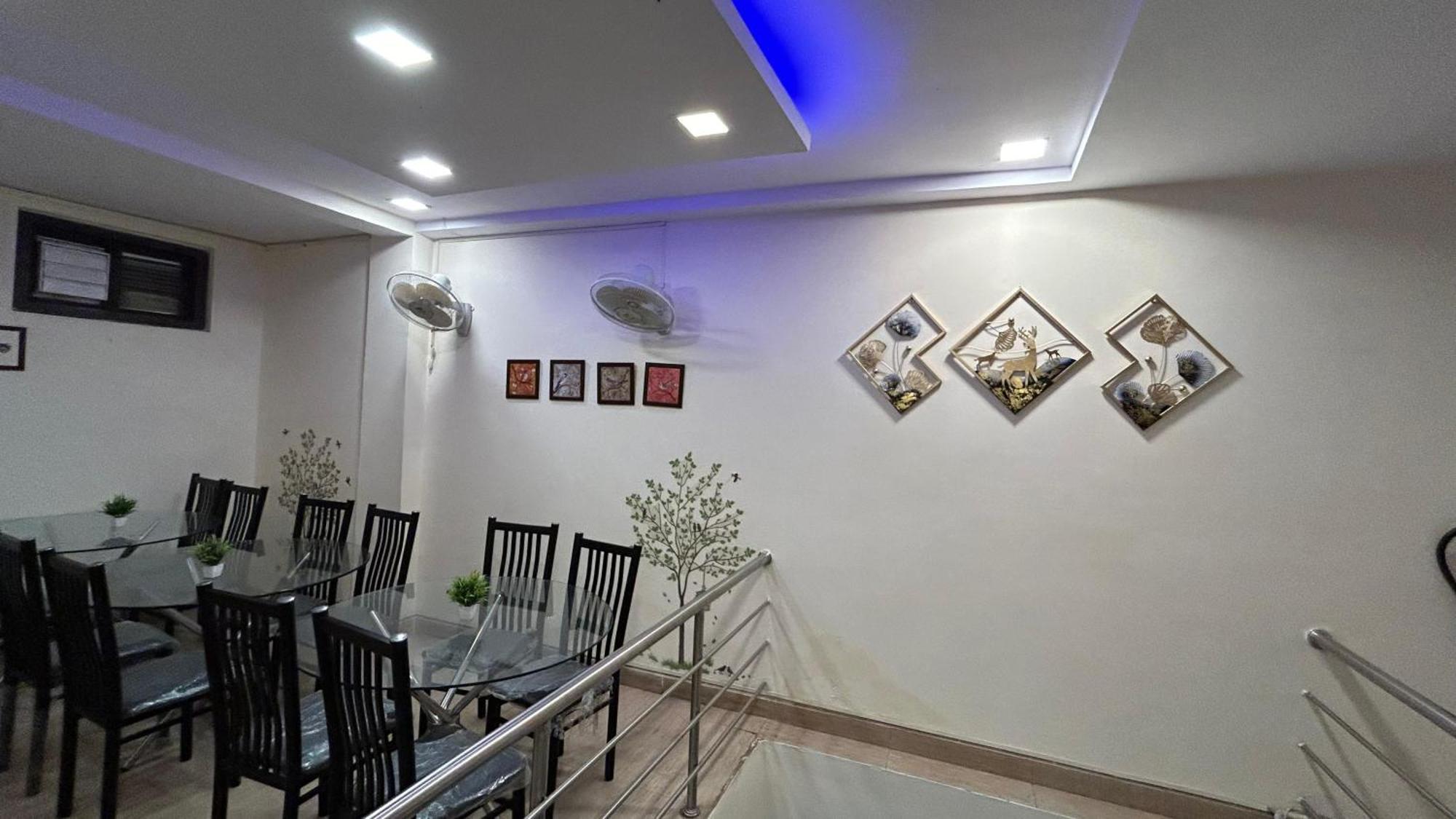 Hotel Sahu Near Kashi Vishwanath Temple Gate