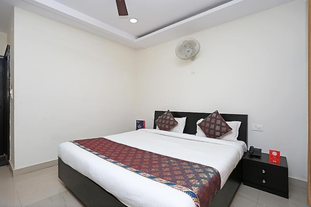 Sahu Near Kashi Vishwanath Temple Gate Hotel